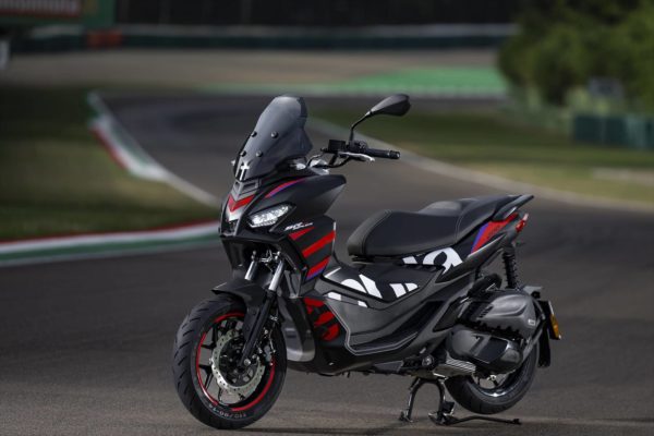 aprilia-sr-gt-125-replica-3