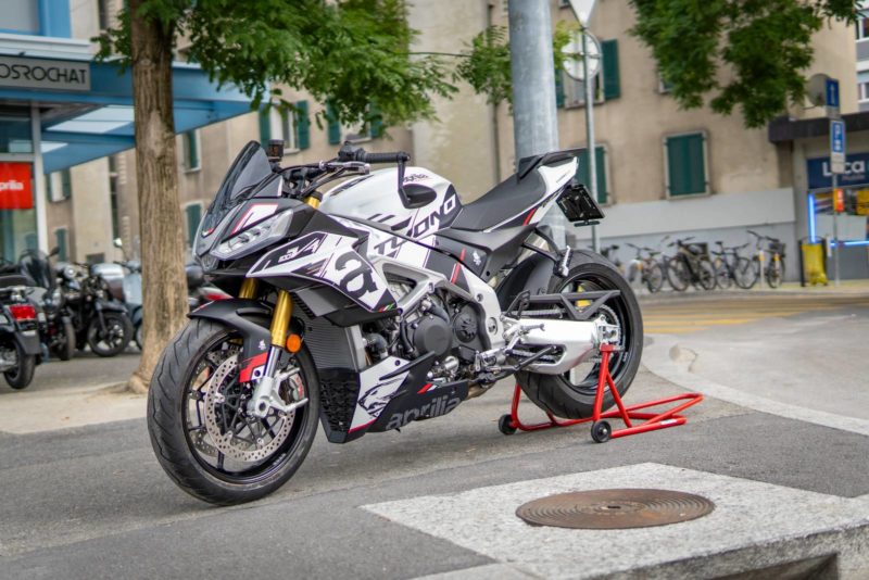 aprilia-tuono-v4-1100-glacier-white-6