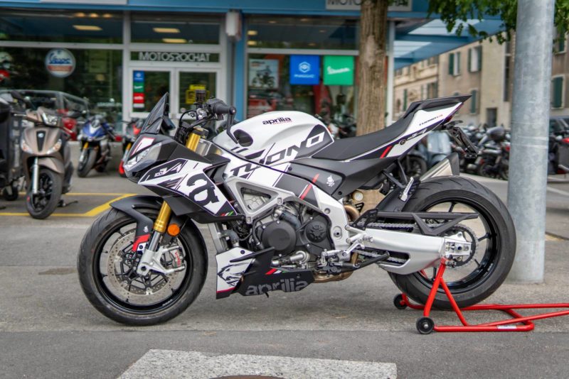 aprilia-tuono-v4-1100-glacier-white-4