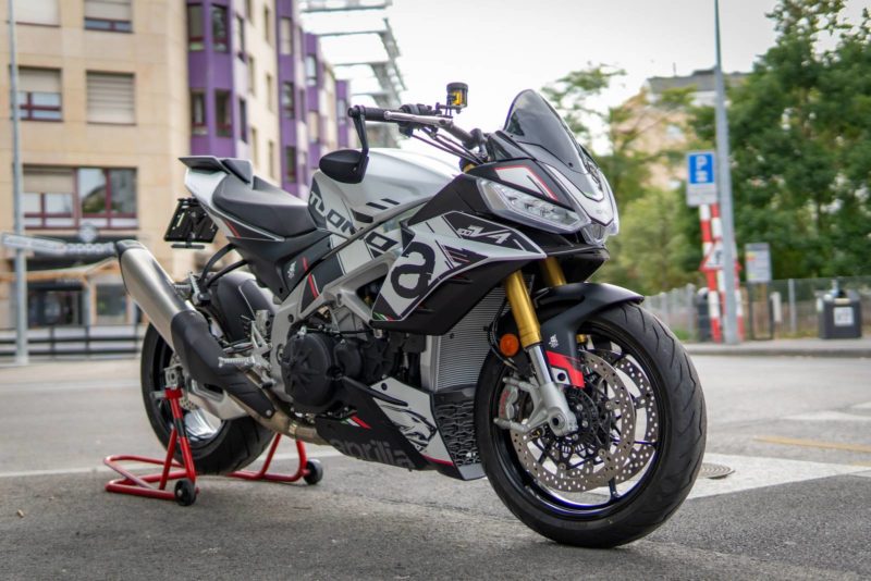 aprilia-tuono-v4-1100-glacier-white-2