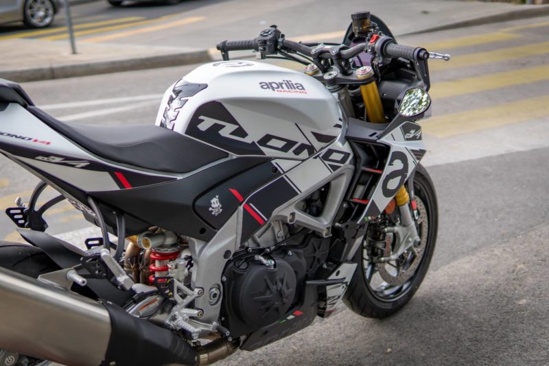 aprilia-tuono-v4-1100-glacier-white-1